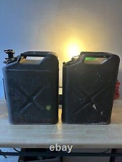 2 Vintage US green metal gas Jerry container army military 5 gallon
