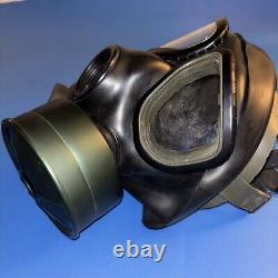 US Army Military Issue M40 Gas Mask Size Medium Metallic Green Canister DI