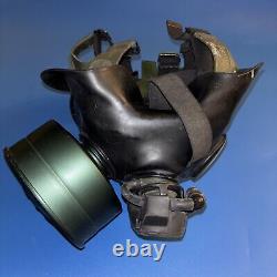 US Army Military Issue M40 Gas Mask Size Medium Metallic Green Canister DI