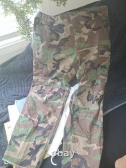 VTG U. S. Army Woodland Camouflage BDU Uniform Jacket/Shirt with U. S. ARMY Lot