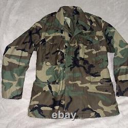 Vtg USGI US ARMY SURPLUS M65 FIELD JACKET WOODLAND CAMO COLD WEATHER COAT Small